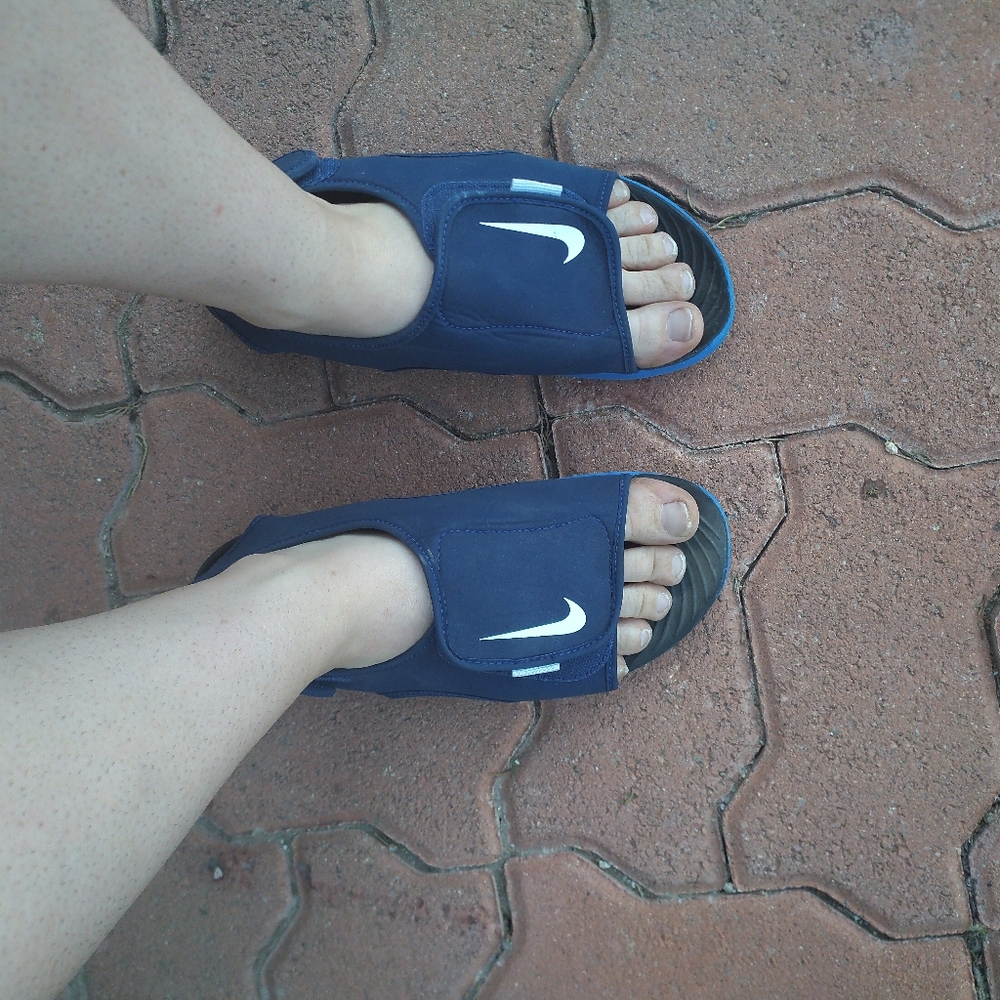 SOLD Nike navy Sunray Adjust water sandals
